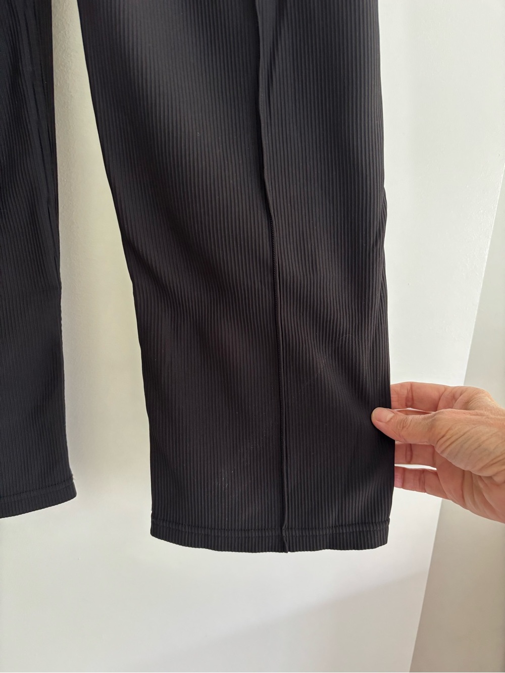lululemon true black high rise/straight leg ribbed pants - Picture 6 of 7